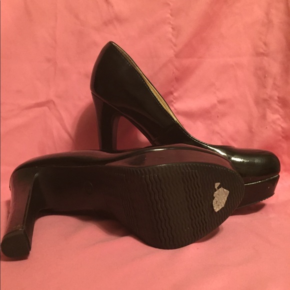 Mossimo black patent platform heels size 8 - Picture 3 of 4